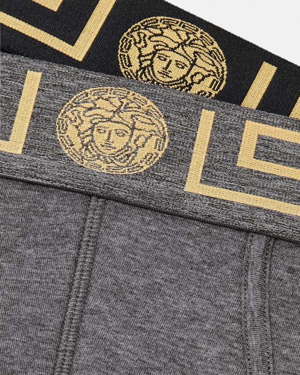 esso Versace uomini slip con bordo greca, confezione da 2 grigio e nero JT08Z1783 biancheria intima e costumi da bagno