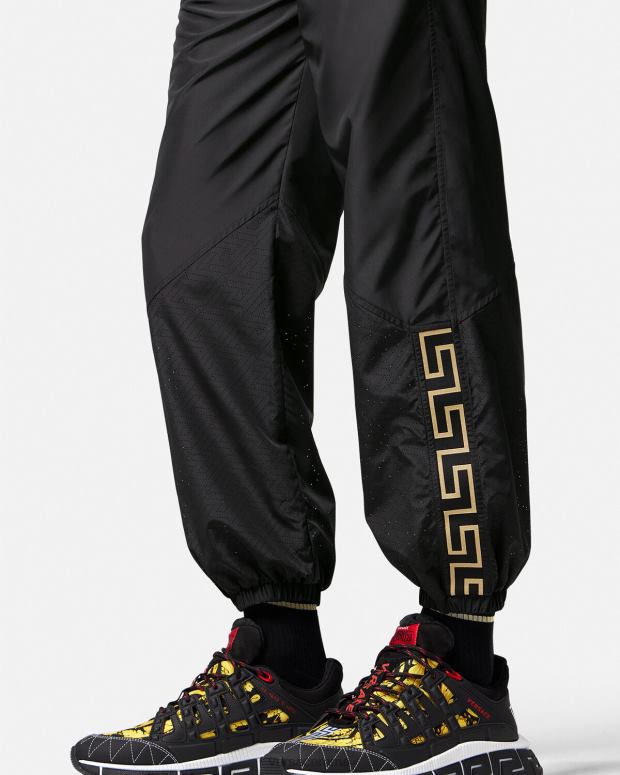 esso Versace uomini pantaloni da palestra in nylon grecata nero JT08Z1453 vestiario