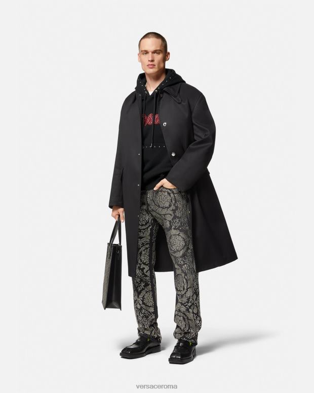 esso Versace uomini Felpa con cappuccio con logo varsity borchiato nero JT08Z1425 vestiario