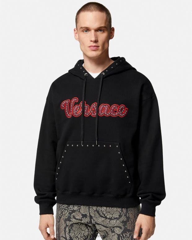 esso Versace uomini Felpa con cappuccio con logo varsity borchiato nero JT08Z1425 vestiario